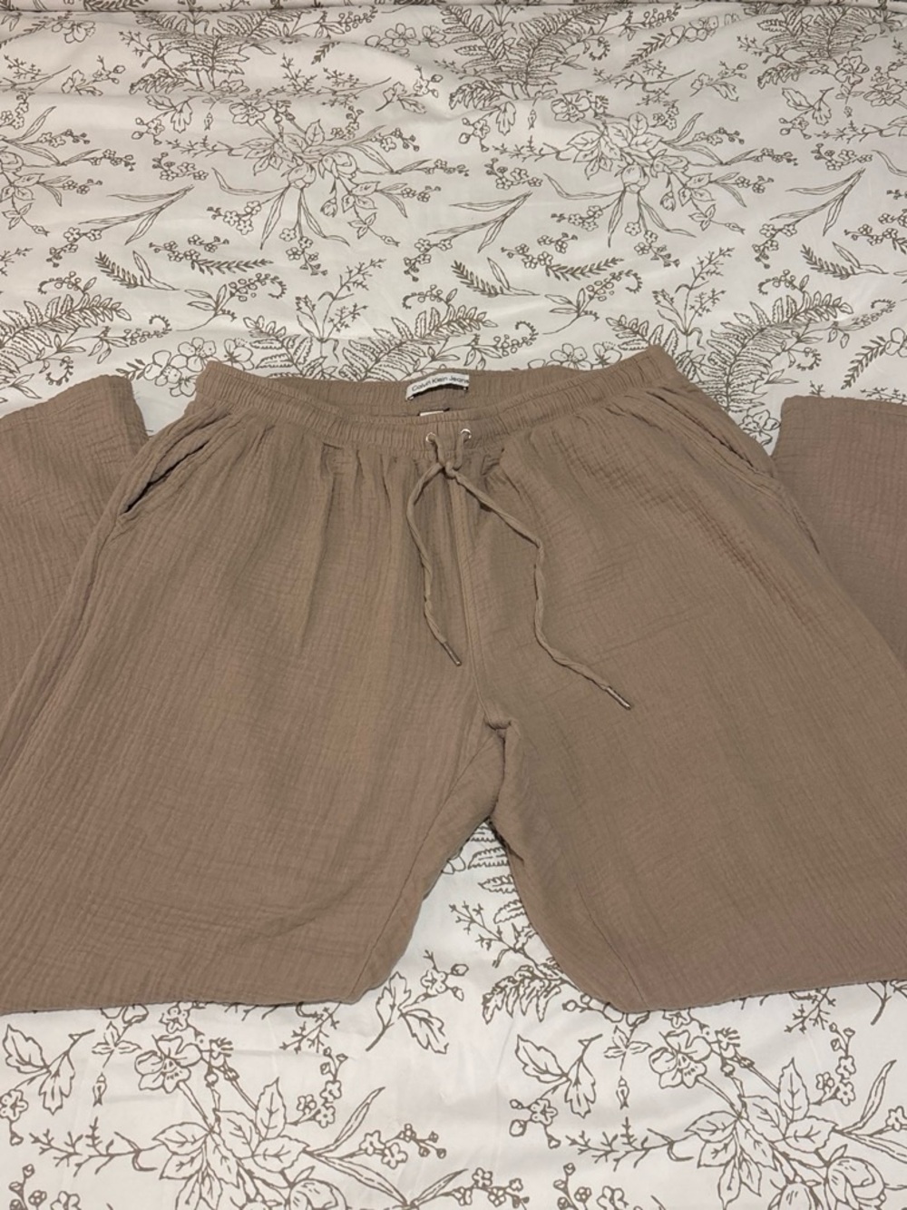 Calvin Klein Jeans Wide-Leg Drawstring Pants in Taupe